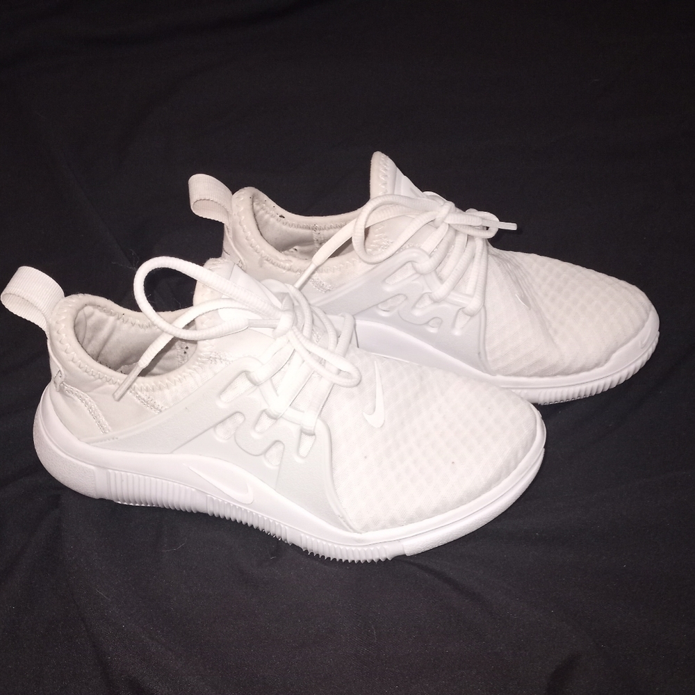 Womens Nike Acalme Running Shoes